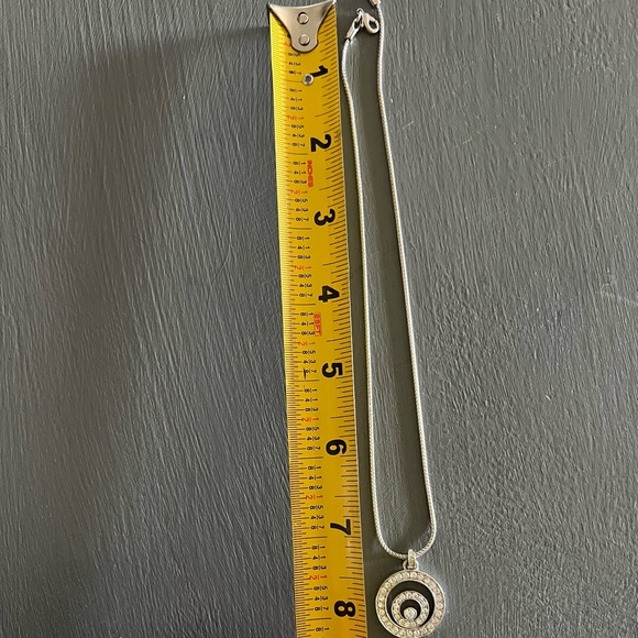 Silver thick chain necklace with cubic zirconia circular pendant - Picture 3 of 7